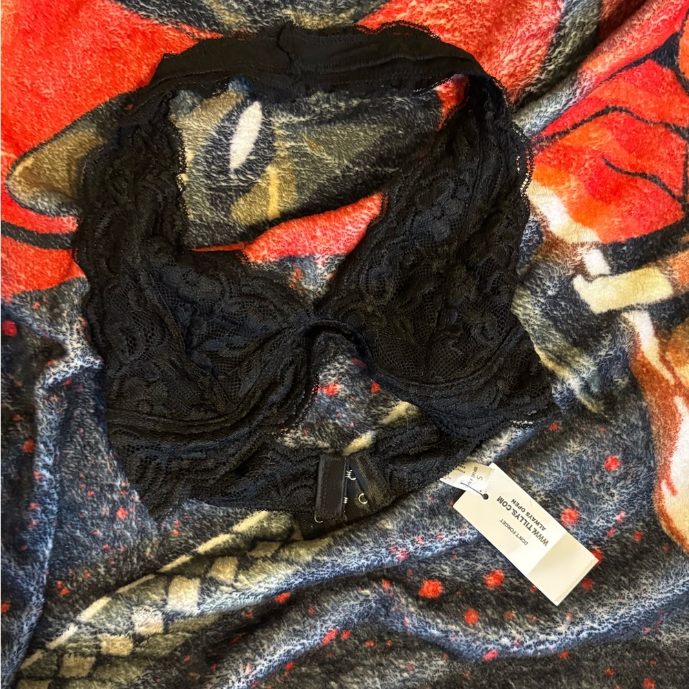 Elegant Black Lace Women's Accessory